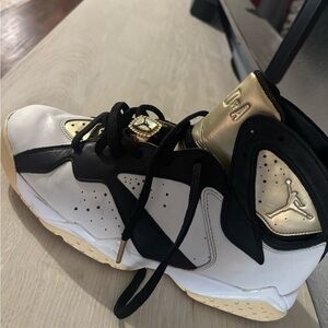 Jordan Men's Black, White, and Gold Sneakers